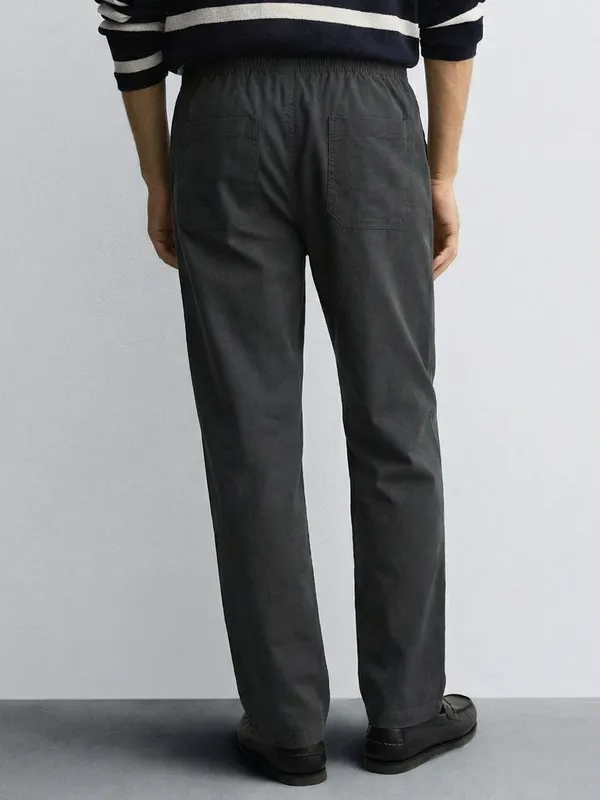 Highlander Men Black Relaxed Fit Solid Regular Trouser