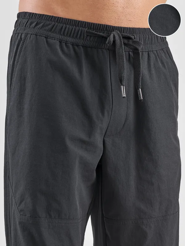 Highlander Men Black Relaxed Fit Solid Regular Trouser