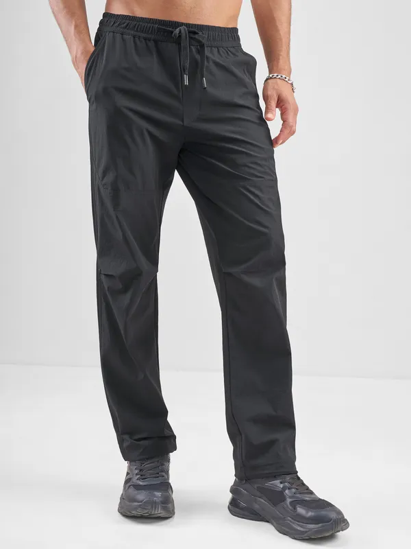 Highlander Men Black Relaxed Fit Solid Regular Trouser