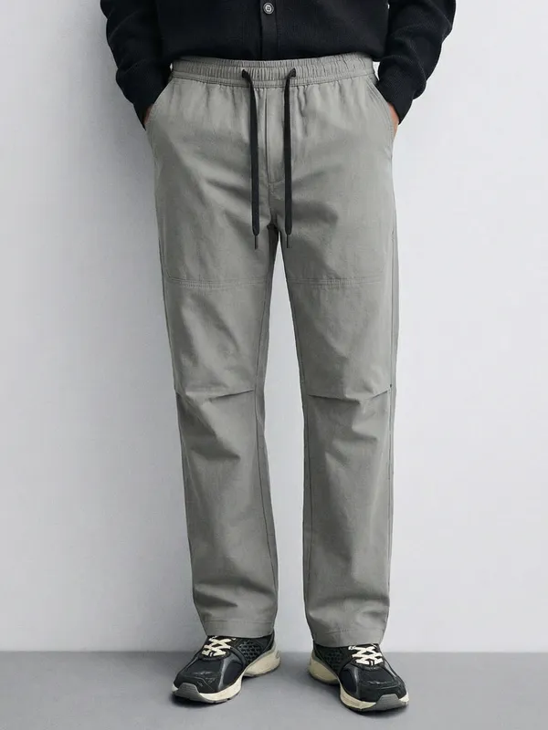 Highlander Men Grey Relaxed Fit Solid Regular Trouser