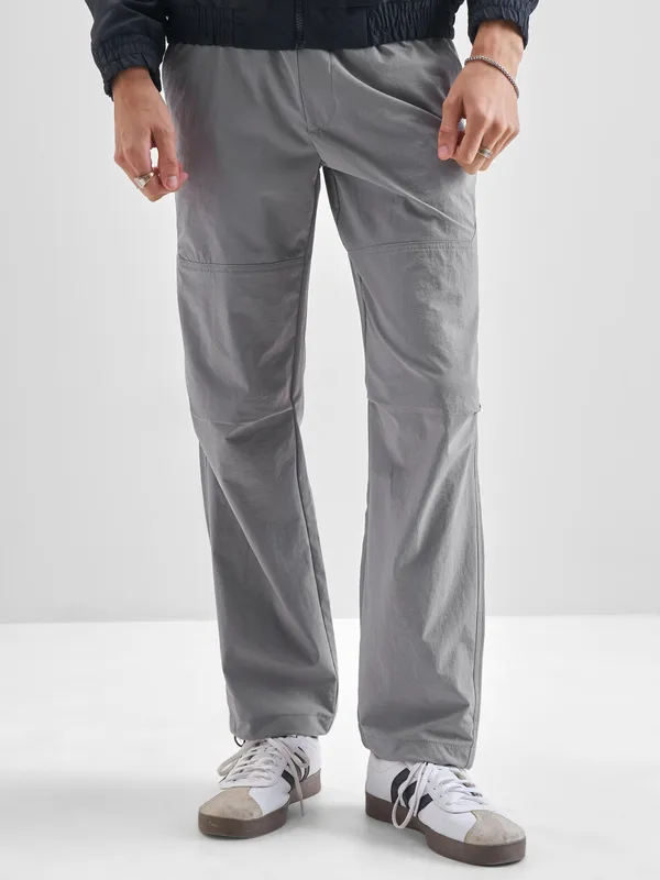 Highlander Men Grey Relaxed Fit Solid Regular Trouser