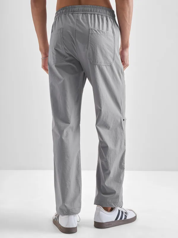 Highlander Men Grey Relaxed Fit Solid Regular Trouser