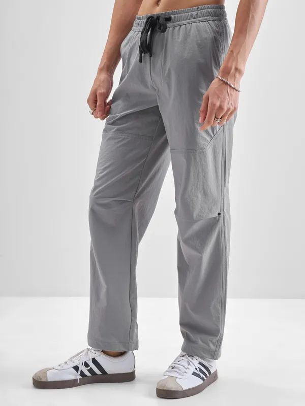 Highlander Men Grey Relaxed Fit Solid Regular Trouser