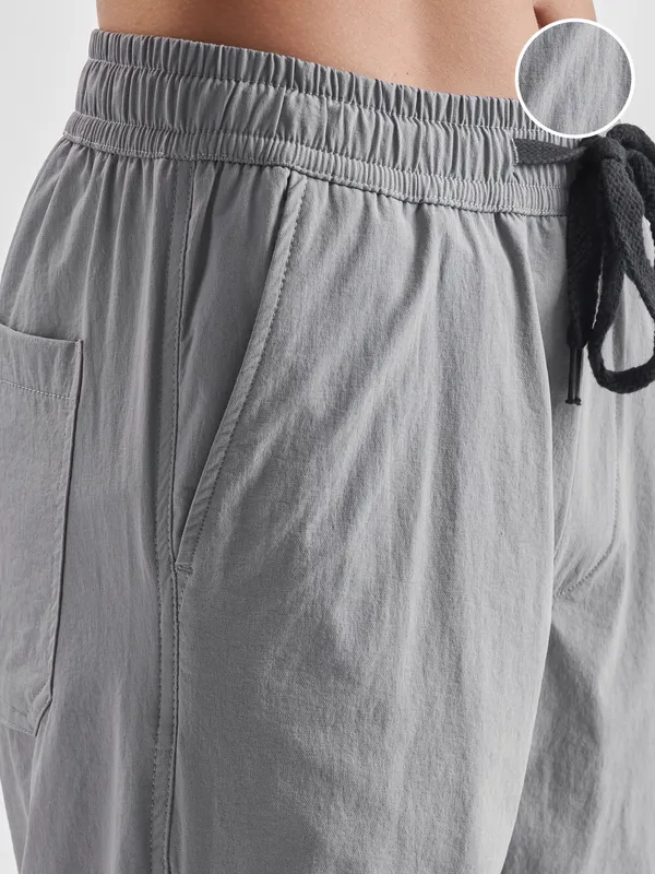 Highlander Men Grey Relaxed Fit Solid Regular Trouser