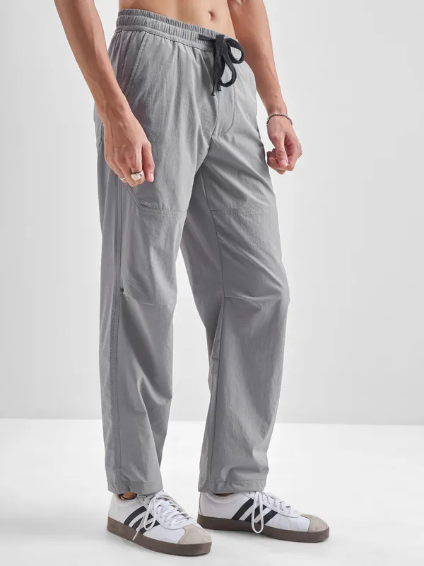 Highlander Men Grey Relaxed Fit Solid Regular Trouser