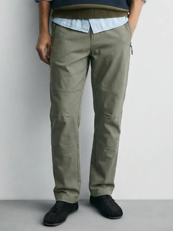 Highlander Men Grey Relaxed Fit Solid Cargos