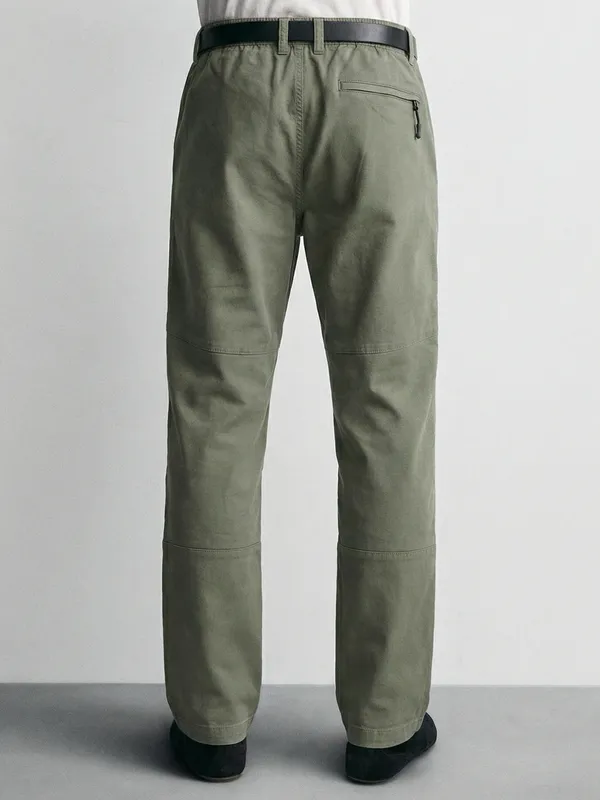 Highlander Men Grey Relaxed Fit Solid Cargos