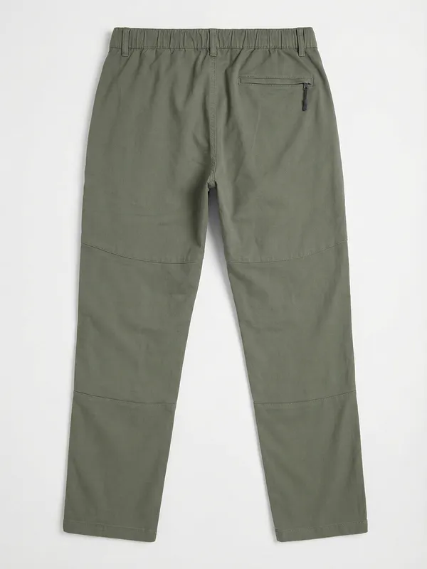 Highlander Men Grey Relaxed Fit Solid Cargos