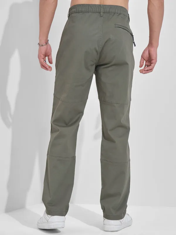 Highlander Men Grey Relaxed Fit Solid Cargos