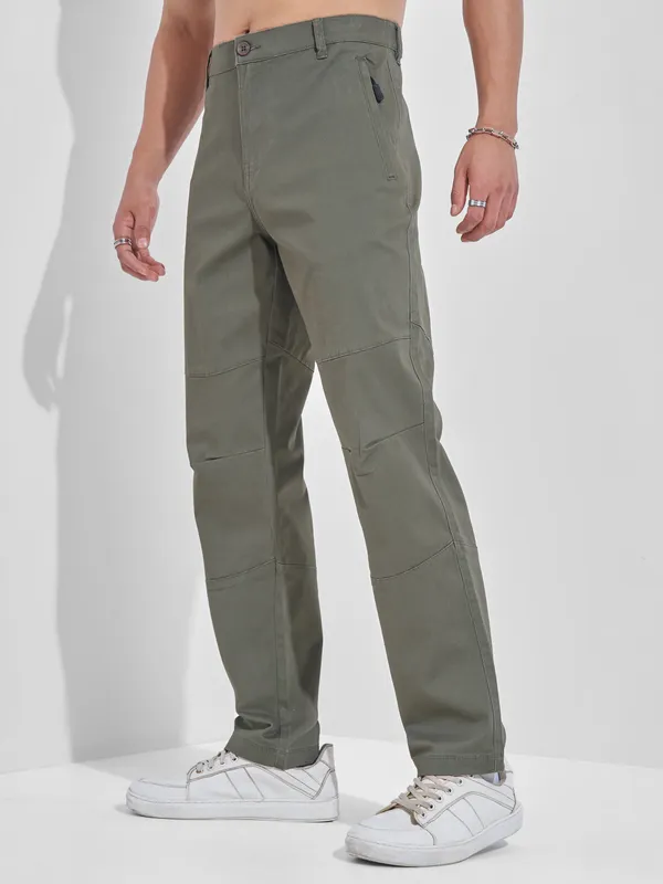 Highlander Men Grey Relaxed Fit Solid Cargos