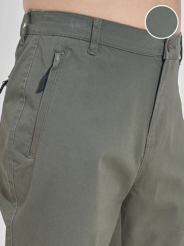 Highlander Men Grey Relaxed Fit Solid Cargos