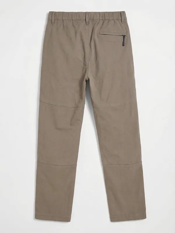 Highlander Men Taupe Relaxed Fit Solid Cargos