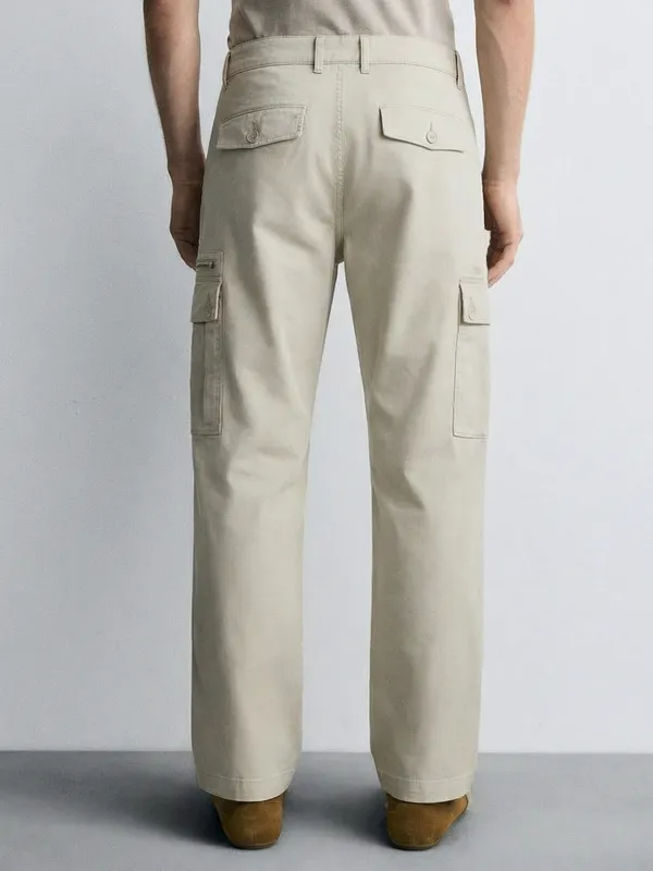 Highlander Men Beige Relaxed Fit Solid Cargo