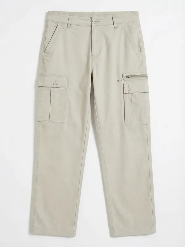 Highlander Men Beige Relaxed Fit Solid Cargo