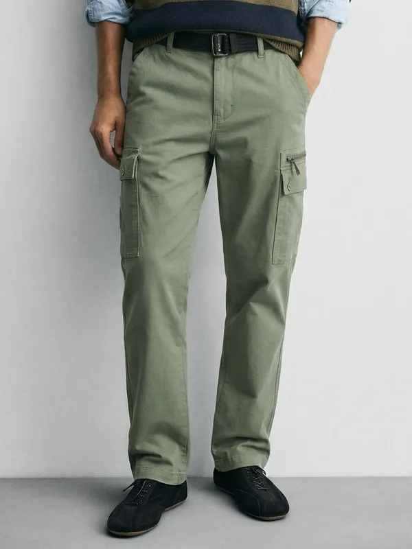 Highlander Men Green Relaxed Fit Solid Cargo