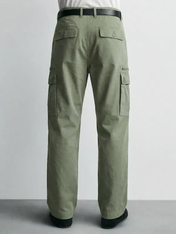 Highlander Men Green Relaxed Fit Solid Cargo