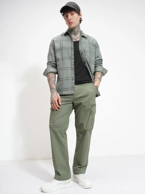 Highlander Men Green Relaxed Fit Solid Cargo