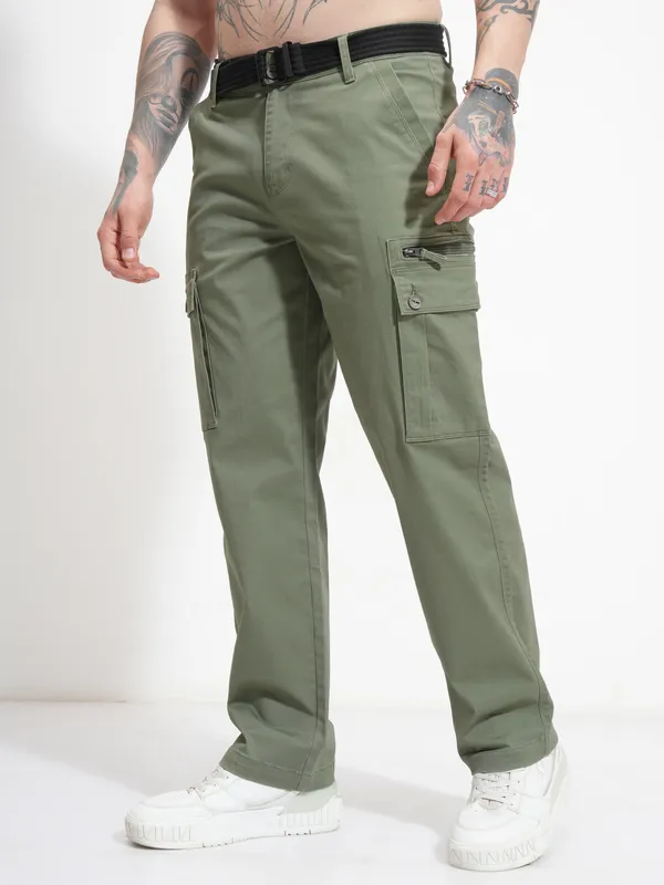Highlander Men Green Relaxed Fit Solid Cargo