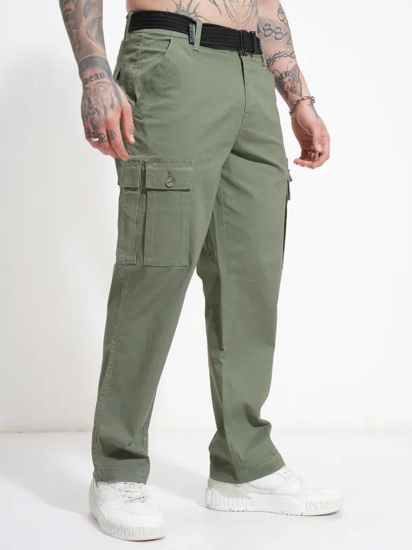 Highlander Men Green Relaxed Fit Solid Cargo