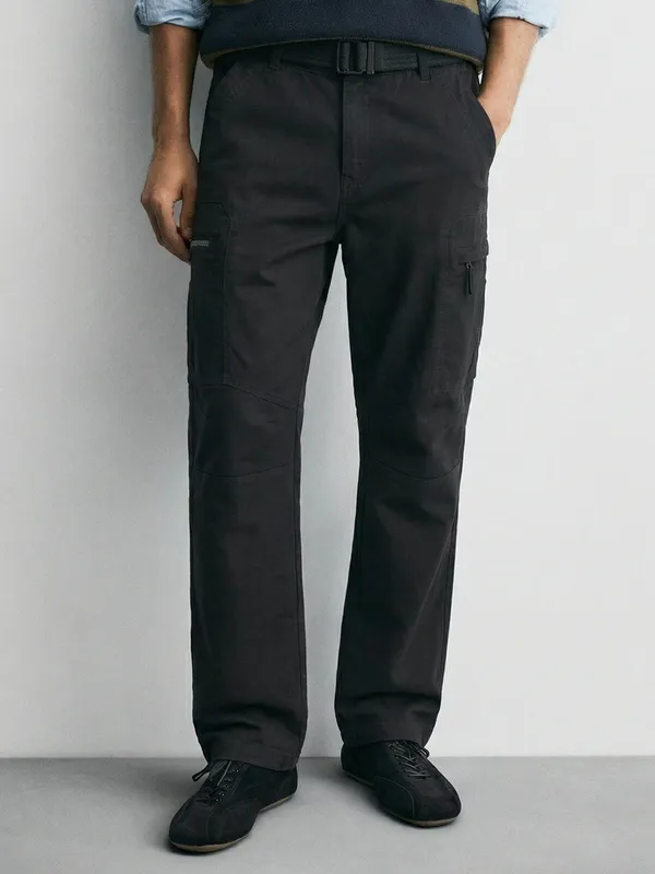 Highlander Men Black Relaxed Fit Solid Cargos