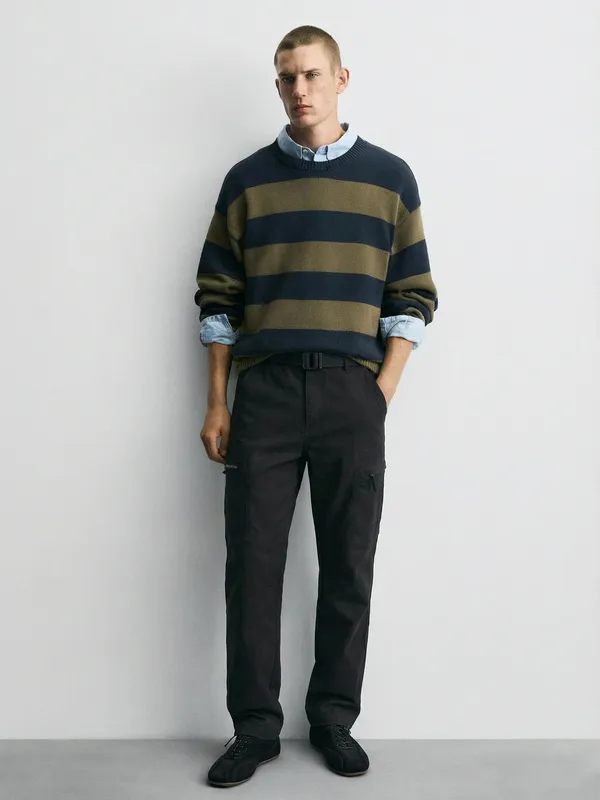 Highlander Men Black Relaxed Fit Solid Cargos