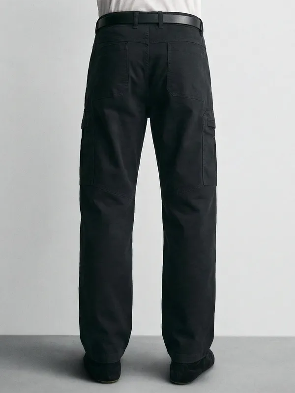 Highlander Men Black Relaxed Fit Solid Cargos
