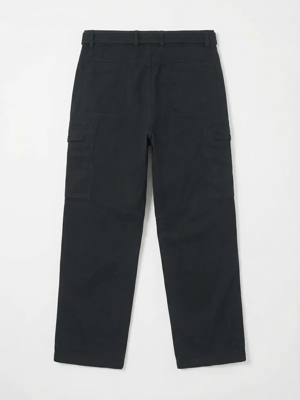 Highlander Men Black Relaxed Fit Solid Cargos