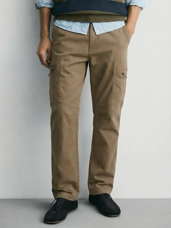 Highlander Men Brown Relaxed Fit Solid Cargos