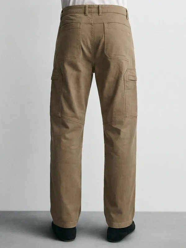 Highlander Men Brown Relaxed Fit Solid Cargos