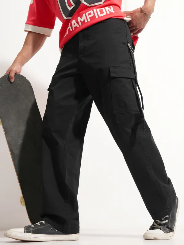 Highlander Men Black Relaxed Fit Solid Cargo