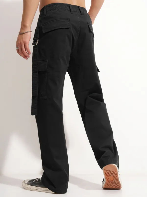 Highlander Men Black Relaxed Fit Solid Cargo