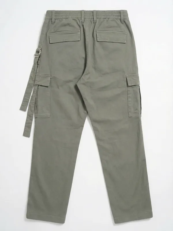 Highlander Men Olive Relaxed Fit Solid Cargo