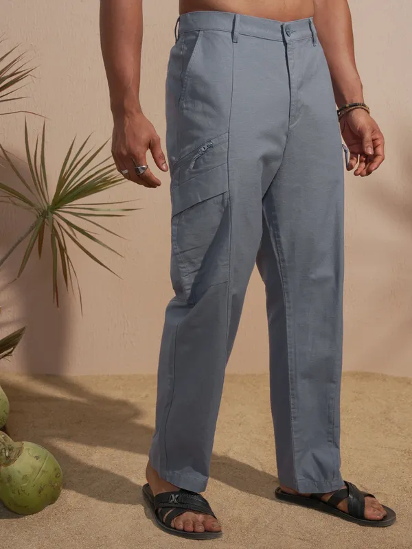 Highlander Men Brown Relaxed Fit Solid Cargo