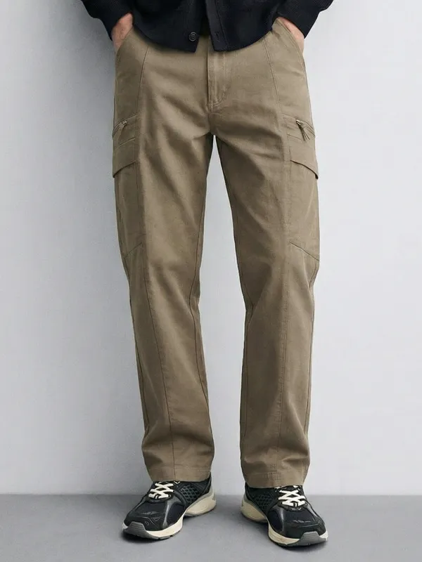 Highlander Men Beige Relaxed Fit Solid Cargo