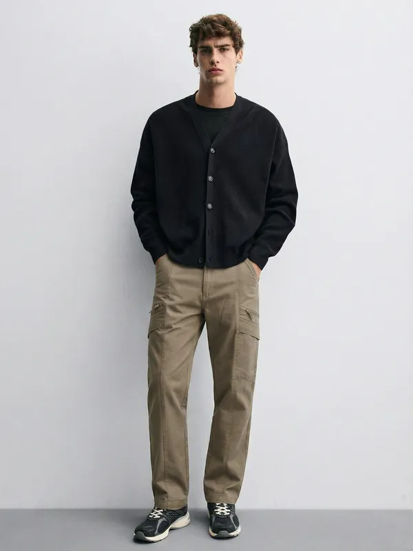 Highlander Men Beige Relaxed Fit Solid Cargo