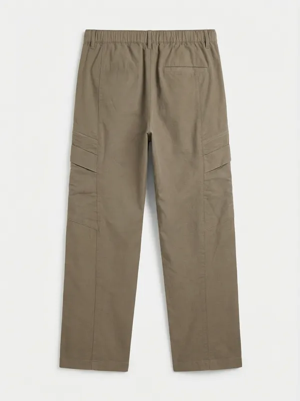 Highlander Men Beige Relaxed Fit Solid Cargo