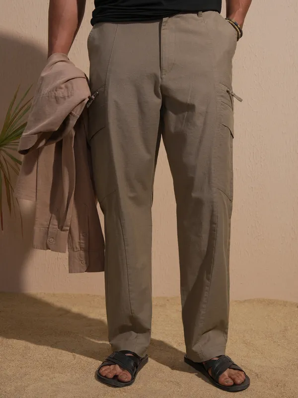 Highlander Men Beige Relaxed Fit Solid Cargo