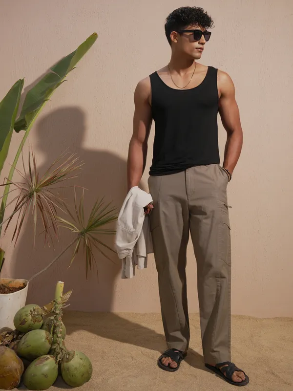 Highlander Men Beige Relaxed Fit Solid Cargo