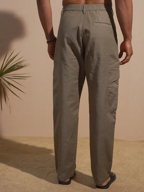 Highlander Men Beige Relaxed Fit Solid Cargo