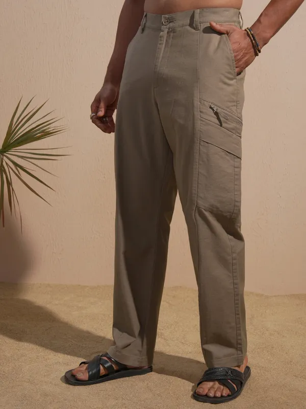 Highlander Men Beige Relaxed Fit Solid Cargo