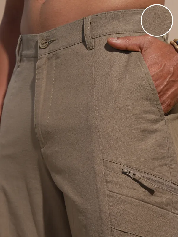 Highlander Men Beige Relaxed Fit Solid Cargo