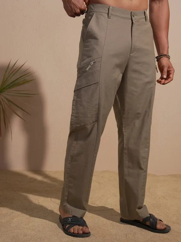 Highlander Men Beige Relaxed Fit Solid Cargo