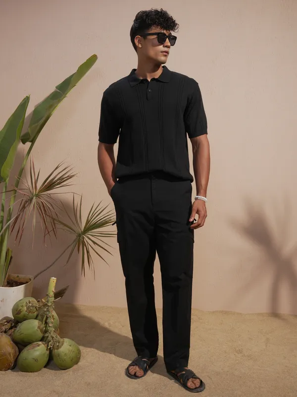 Highlander Men Black Relaxed Fit Solid Cargo