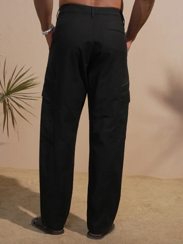 Highlander Men Black Relaxed Fit Solid Cargo