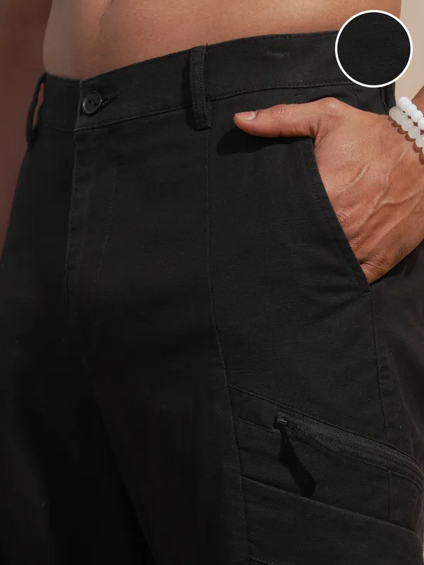 Highlander Men Black Relaxed Fit Solid Cargo