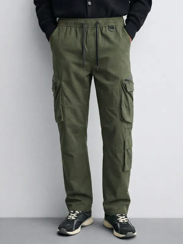 Highlander Men Green Baggy Solid Cargos