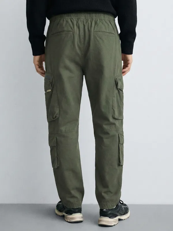 Highlander Men Green Baggy Solid Cargos