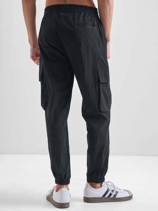 Highlander Men Black Baggy Fit Solid Cargos