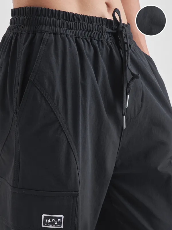 Highlander Men Black Baggy Fit Solid Cargos