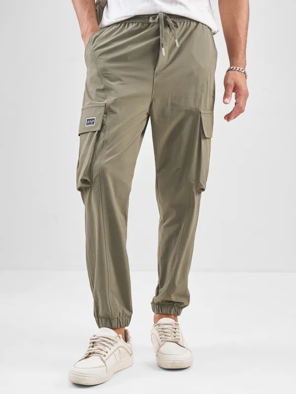 Highlander Men Tan Baggy Fit Solid Cargos
